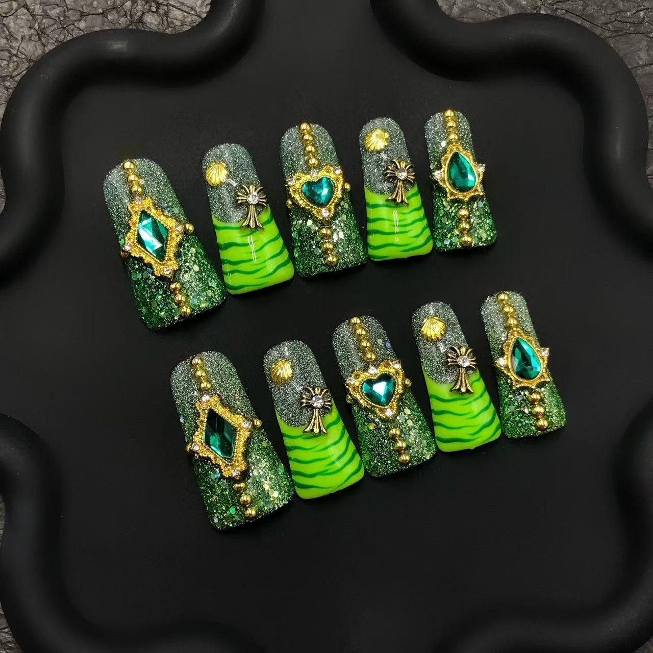 551608081